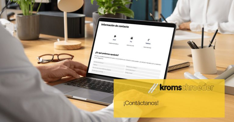 Pantalla portátil en la que se visualiza la página de contacto de Kromschroeder